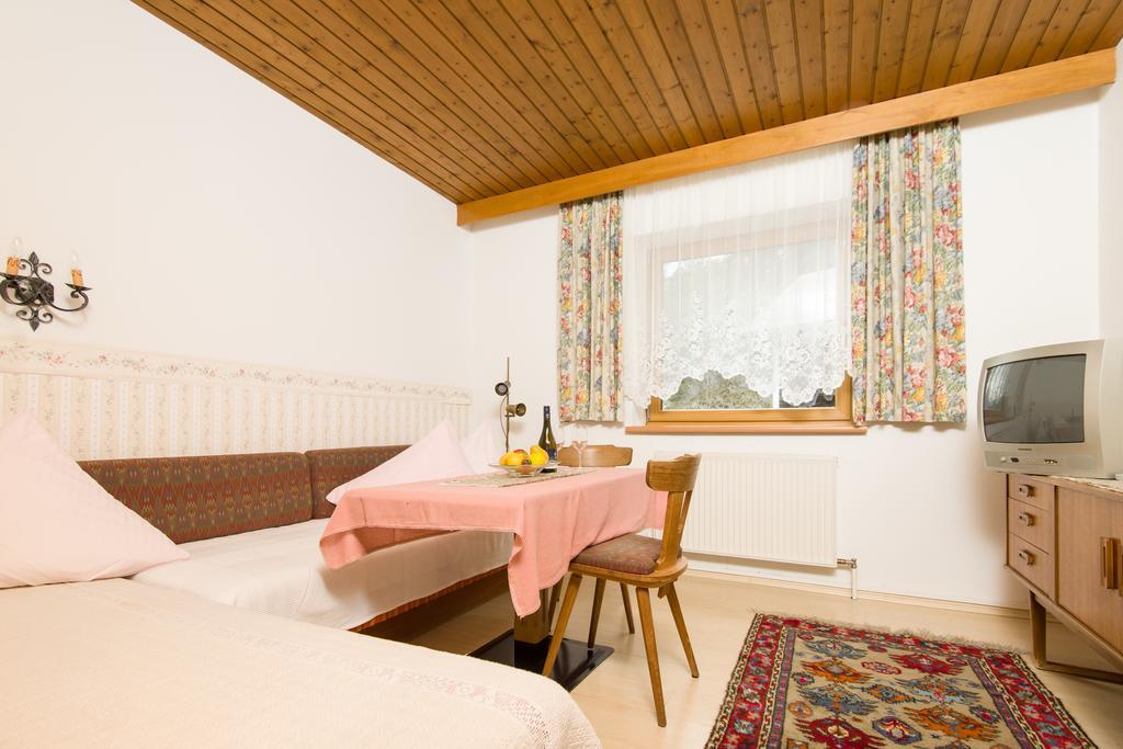 Gaestehaus Helga Scharnitz Chambre photo