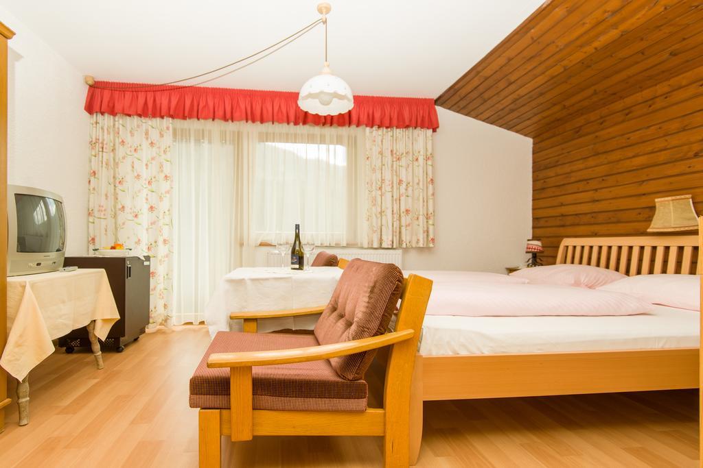 Gaestehaus Helga Scharnitz Chambre photo