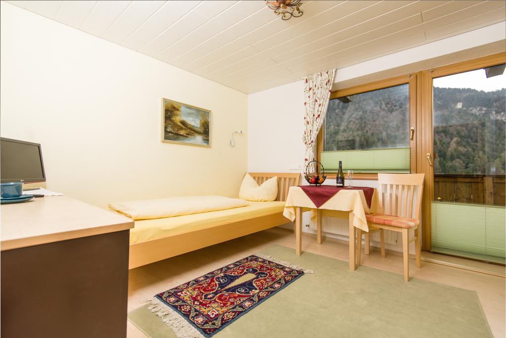 Gaestehaus Helga Scharnitz Chambre photo